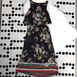 Sleeveless chiffon maxi dress.